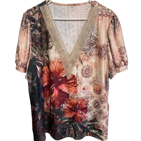Floral T-shirt with crochet trim - Picture 1 of 4